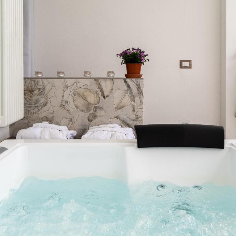 Le Suite di Magda Relax & Rooms - Suite Queen con Vasca Idromassaggio - 1