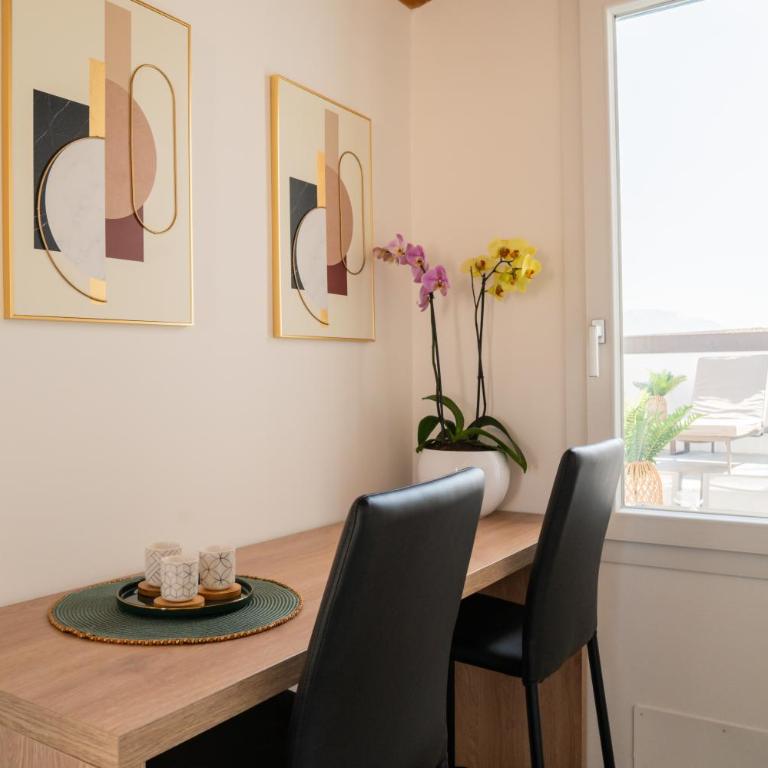 La Duca Suites & Apartments - Deluxe Double Room with Extra Bed - 9