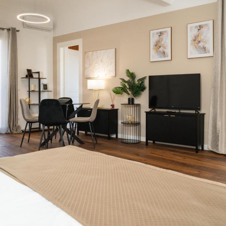 La Duca Suites & Apartments - Deluxe Double Room with Extra Bed - 11