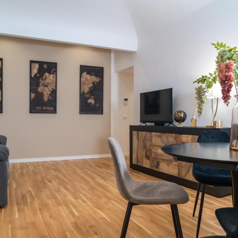 La Duca Suites & Apartments - Deluxe Double Room with Balcony - 17