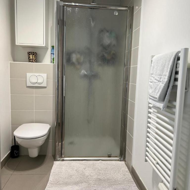 Joli 3 pièces ensoleillé sur les hauteurs de Nice - Apartamento de 2 dormitorios - 9