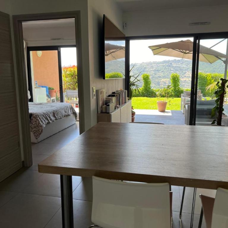 Joli 3 pièces ensoleillé sur les hauteurs de Nice - Apartamento de 2 dormitorios - 12