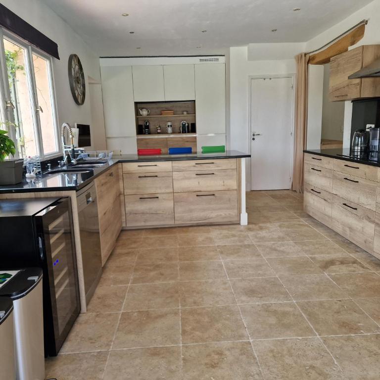 Great location and stunning views - Villa - 13