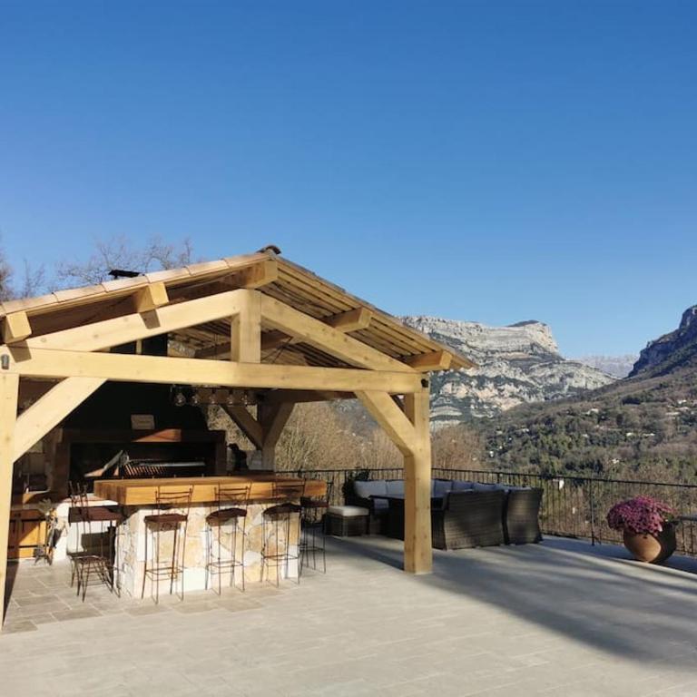 Great location and stunning views - Villa - 28
