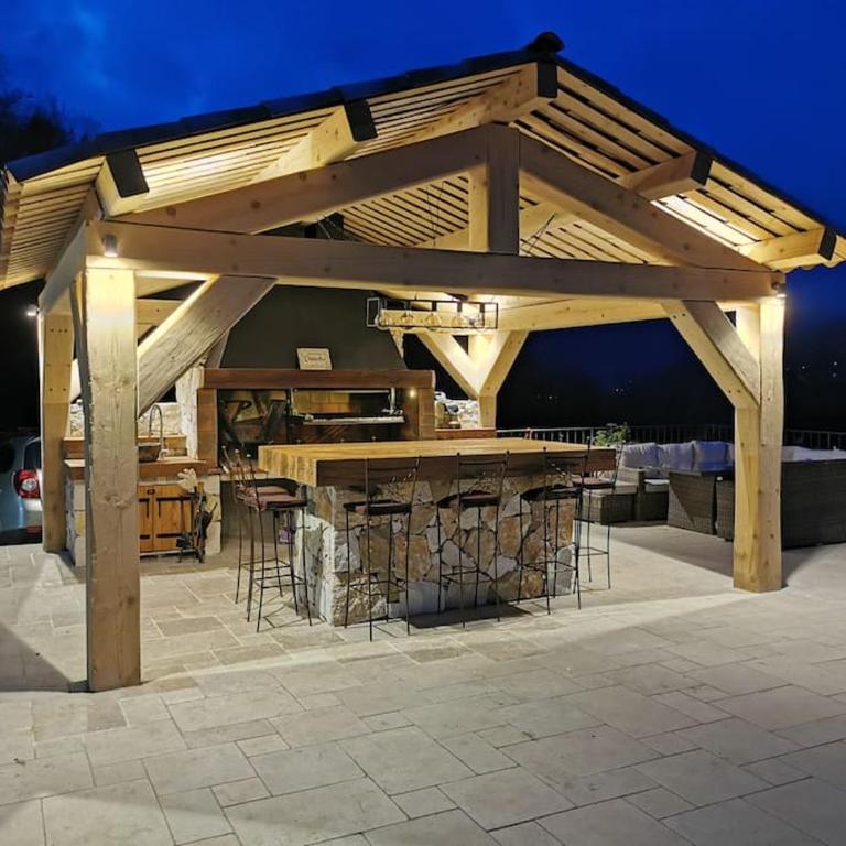 Great location and stunning views - Villa - 32