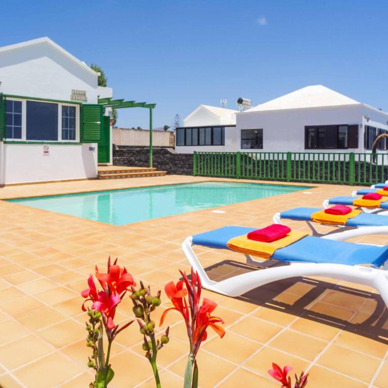 Villa Brenas - Three-Bedroom Villa - 3