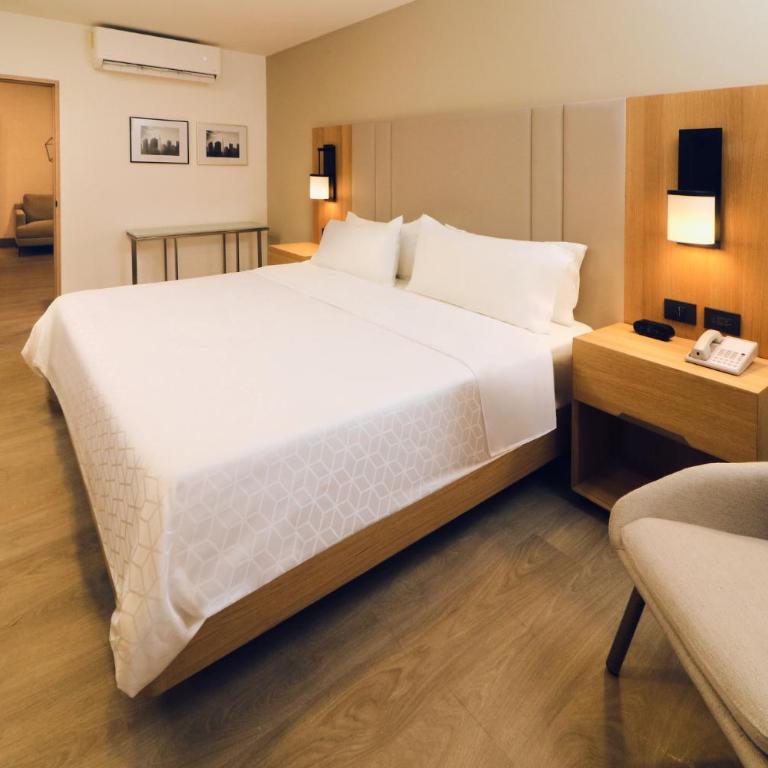 Holiday Inn Tijuana Zona Rio by IHG - Suite Lit King-Size de Luxe - 3
