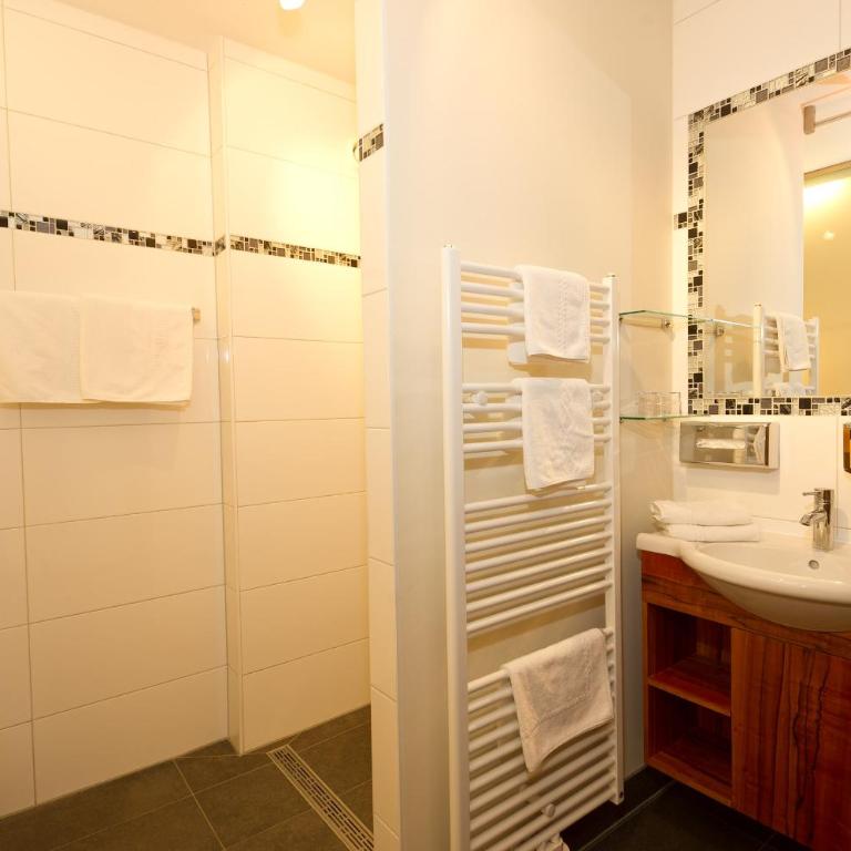Genusshotel Almrausch - Doppelzimmer mit Balkon - 9