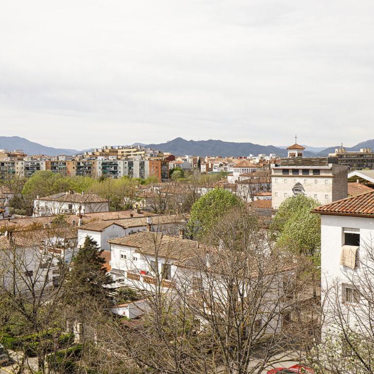 Apartamento de tres habitaciones en Girona - Apartamento - 28