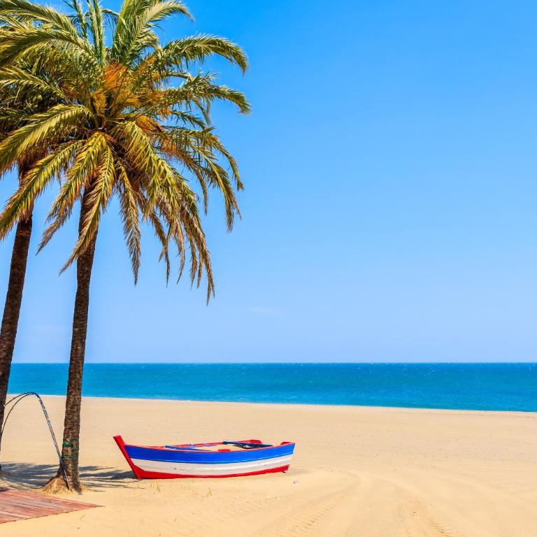 Brand New Chic Apartment - City, pool & Beach - Two-Bedroom Apartment - 32