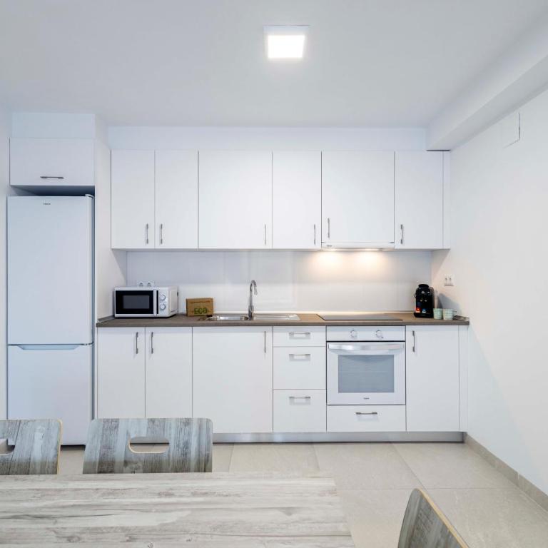 Alojamientos MarinDos - Apartamento de 2 dormitorios con balcón - 3