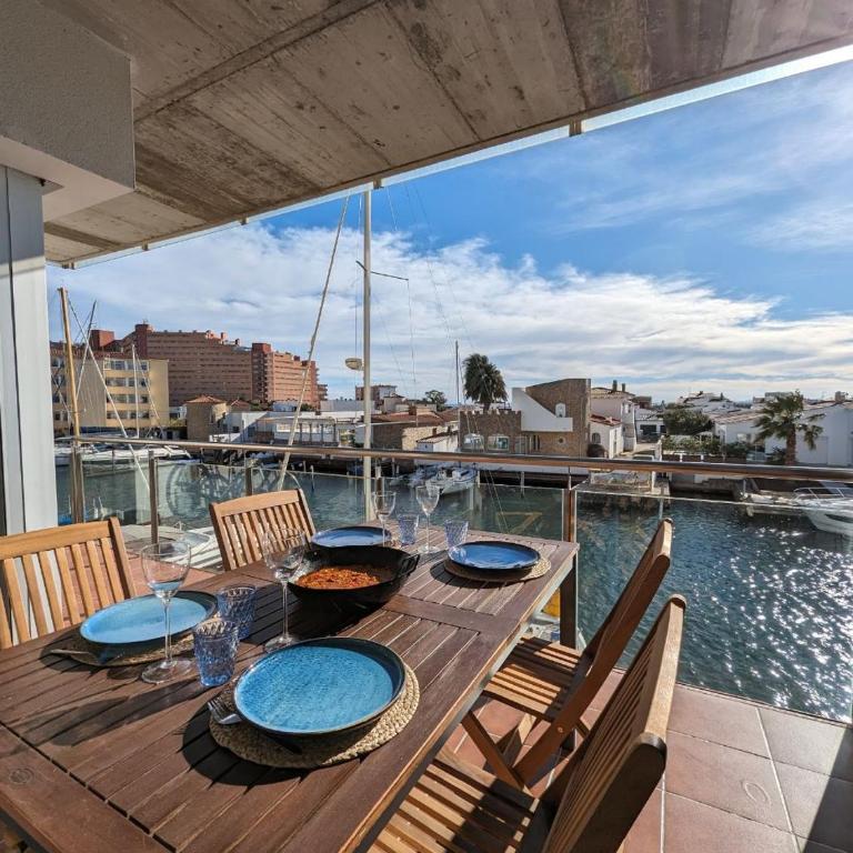 Apartamento en Roses vistas al canal - Two-Bedroom Apartment - 2