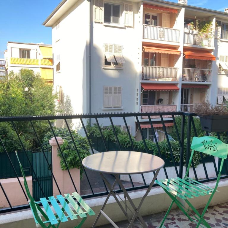 Only for female guests, shared homestay, Nice west cosy flat, balcony near airport train beach public transport supermarket - Studio - 11