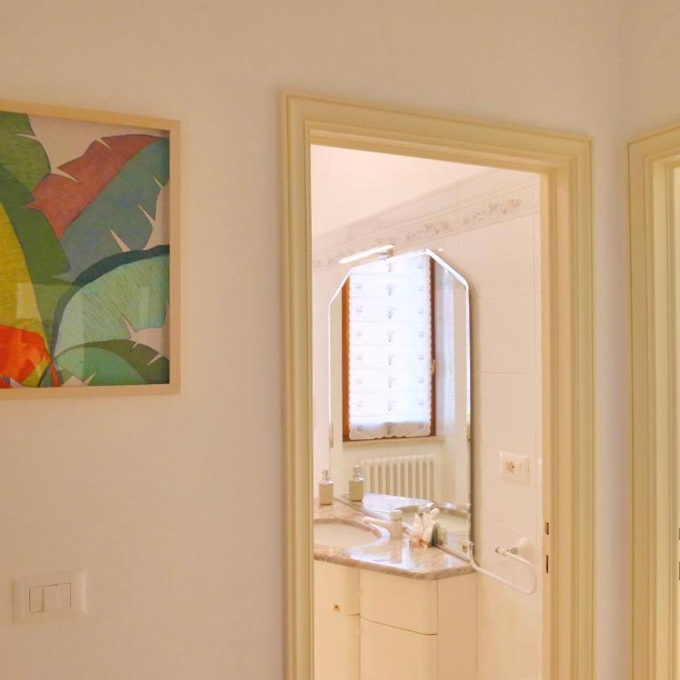 Superior 2 bed apt AC Parking WiFi - Sirolo centro - Two-Bedroom Apartment - 24