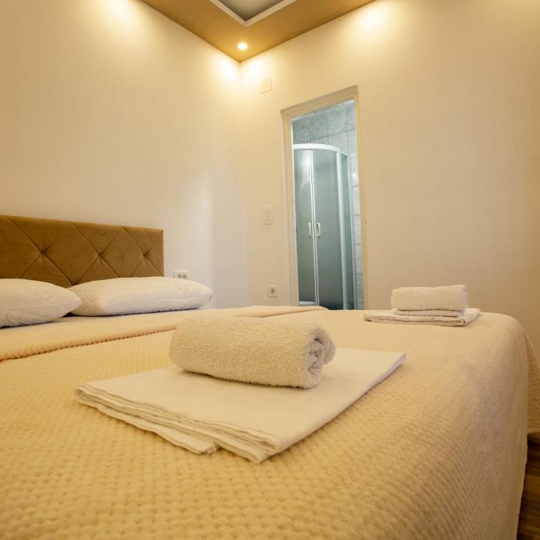 Sara Apartmani - Dvokrevetna Soba sa Bračnim Krevetom i Terasom - 2