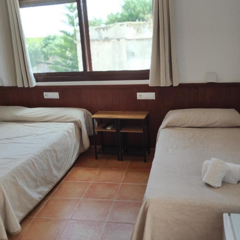 Hostal Jadraza - Triple Room with Terrace - 2