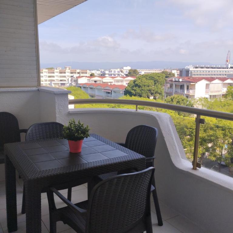 Apartamentos CH 2 - Apartamento de 2 dormitorios con vistas a la piscina - 1