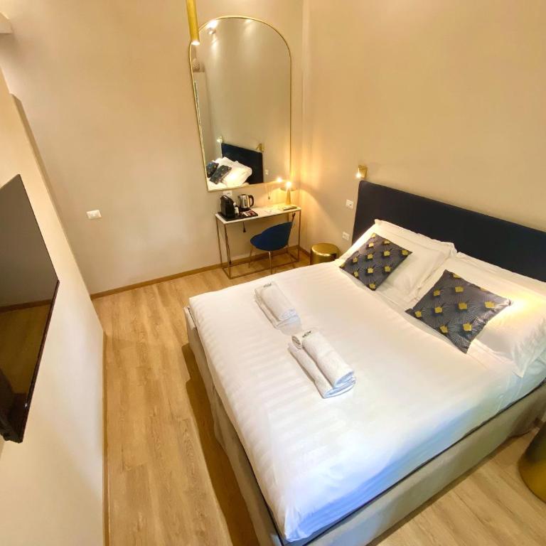 Queen of Rome Luxury Rooms - Deluxe Zimmer - 11