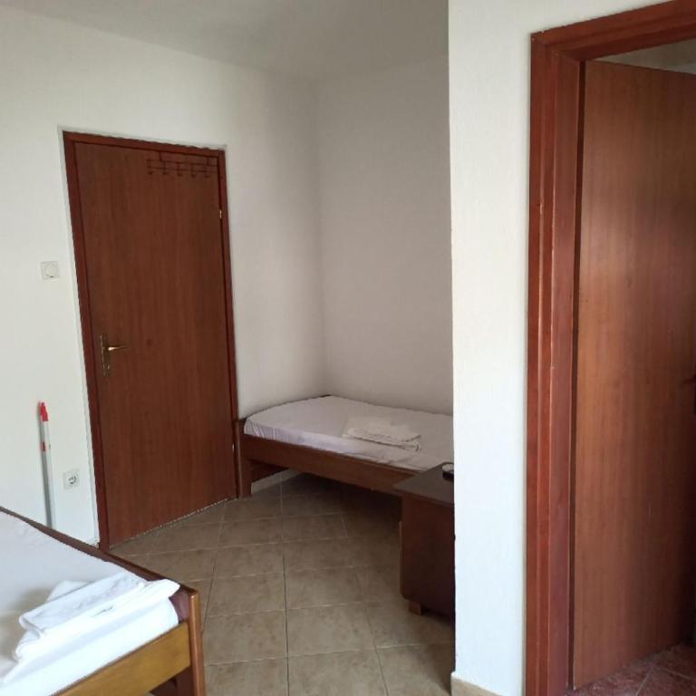 Cheap Montenegro Apartments - Triple Room with View - 4