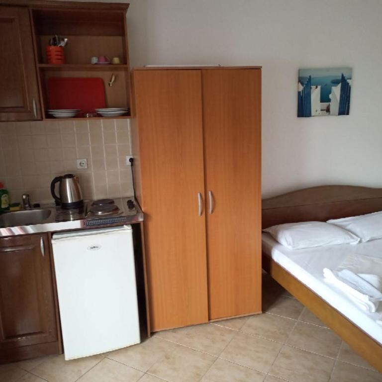 Cheap Montenegro Apartments - Triple Room with View - 7