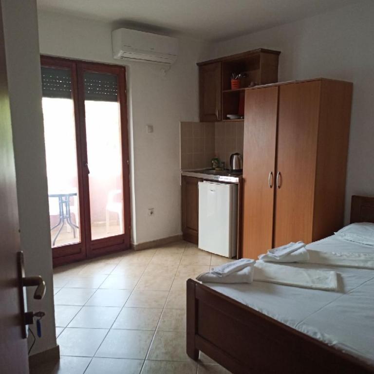 Cheap Montenegro Apartments - Triple Room with View - 1