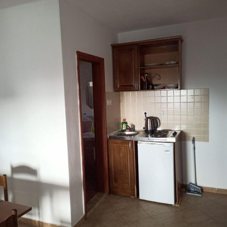 Cheap Montenegro Apartments - Family Room with Sea View - 8