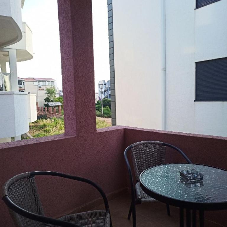 Cheap Montenegro Apartments - Quadruple Room with Balcony - 2