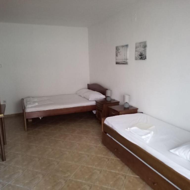 Cheap Montenegro Apartments - Quadruple Room with Balcony - 1