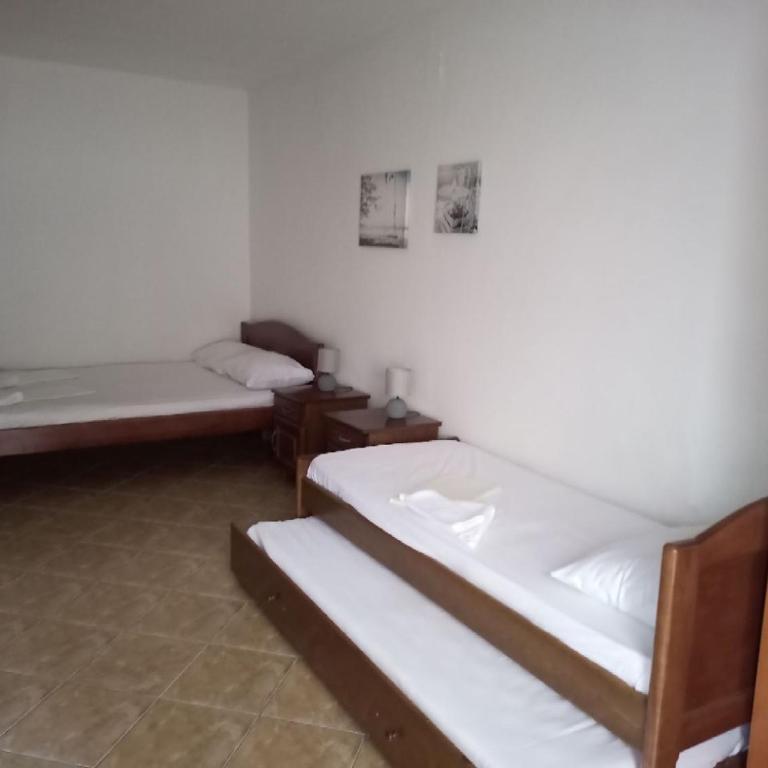 Cheap Montenegro Apartments - Quadruple Room with Balcony - 2