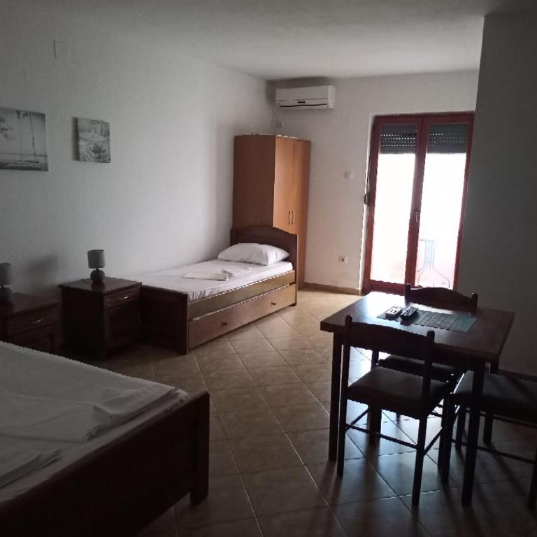 Cheap Montenegro Apartments - Quadruple Room with Balcony - 3