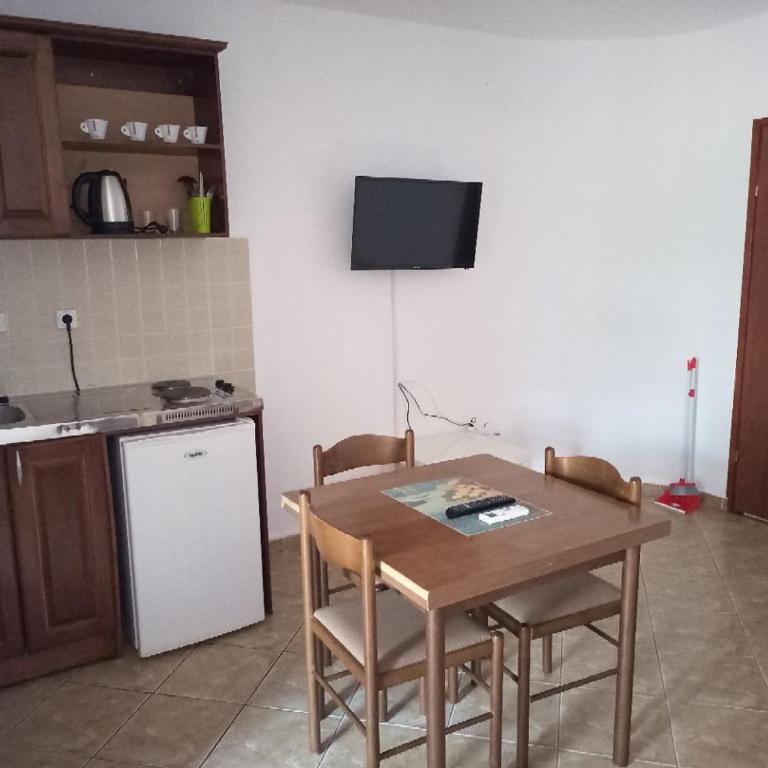 Cheap Montenegro Apartments - Quadruple Room with Balcony - 4