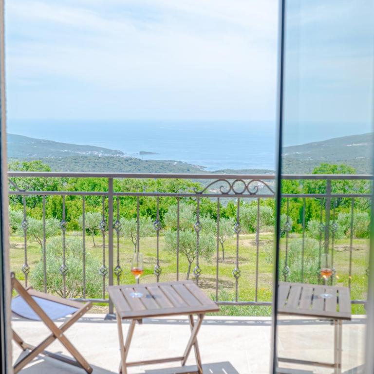 Country home Dolac POOL&SAUNA - Three-Bedroom Villa - 5