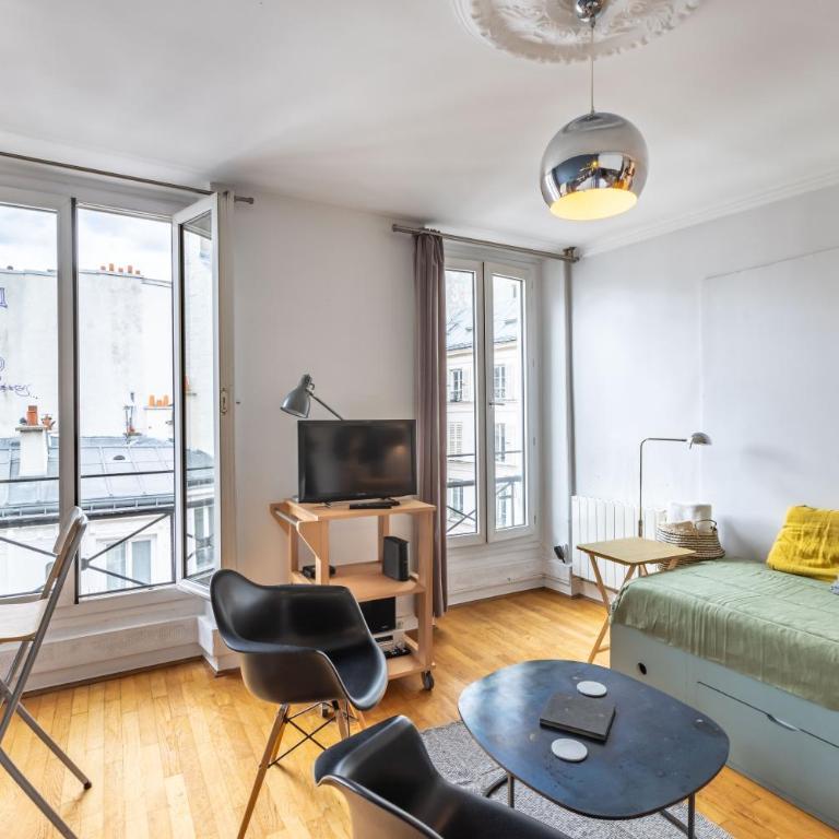 Paris Rooftop Views Cosy Separate Living Stay - One-Bedroom Apartment - 8