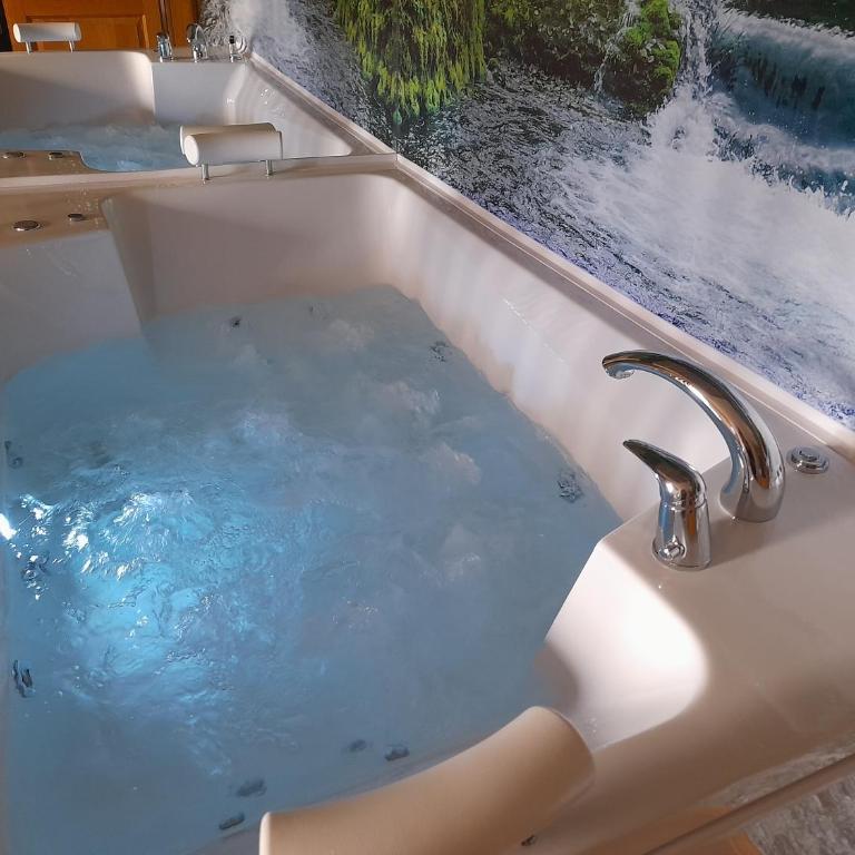 JACUZZI for RELAX - HOLLYWOOD Apartment, STUP, Sarajevo - Deluxe Apartment - 57