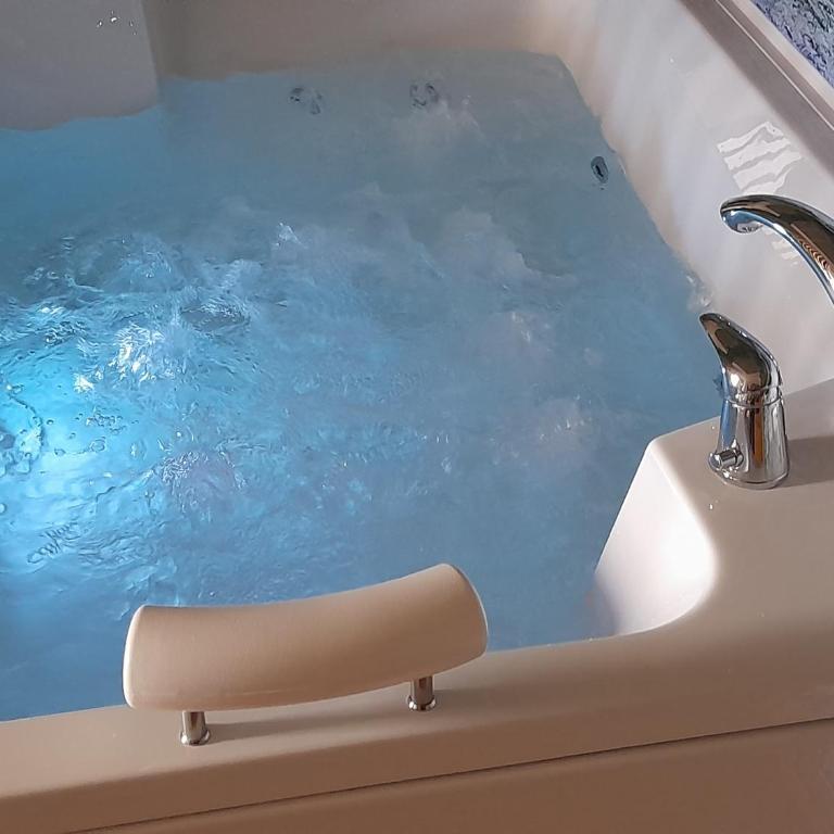 JACUZZI for RELAX - HOLLYWOOD Apartment, STUP, Sarajevo - Deluxe Apartment - 29