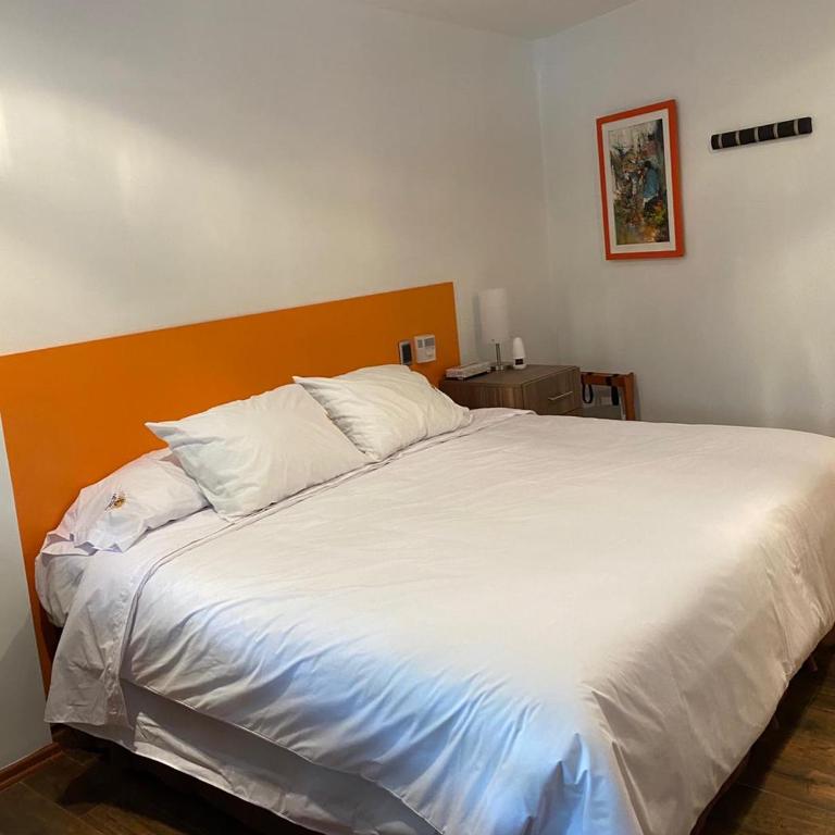 Suites del Valle - Suite con cama extragrande - 5