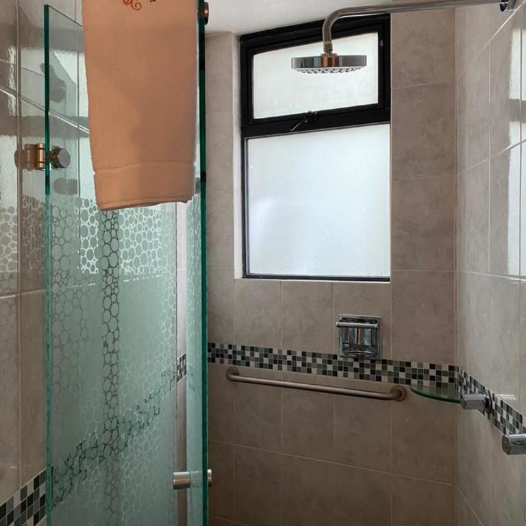 Suites del Valle - Suite con cama extragrande - 4