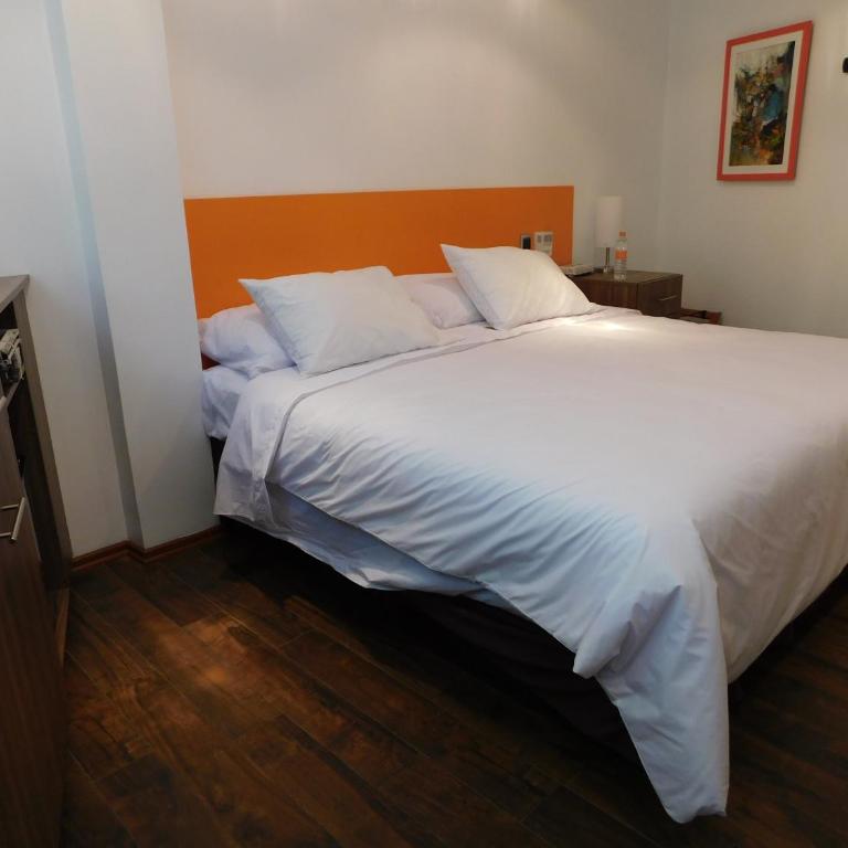 Suites del Valle - Suite con cama extragrande - 16