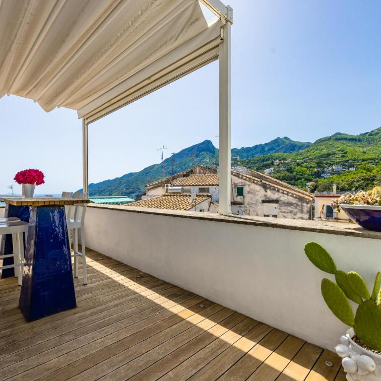 Bdifferent Suites - Terrazza vista mare by Starhost - Three-Bedroom Apartment - 78
