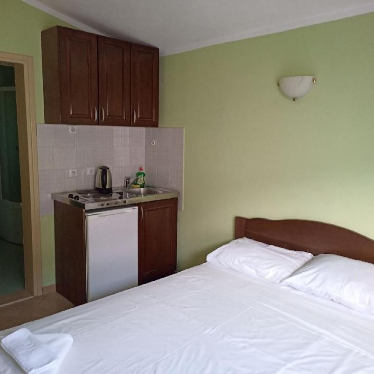 Cheap Montenegro Apartments - Double Room with Balcony - 4