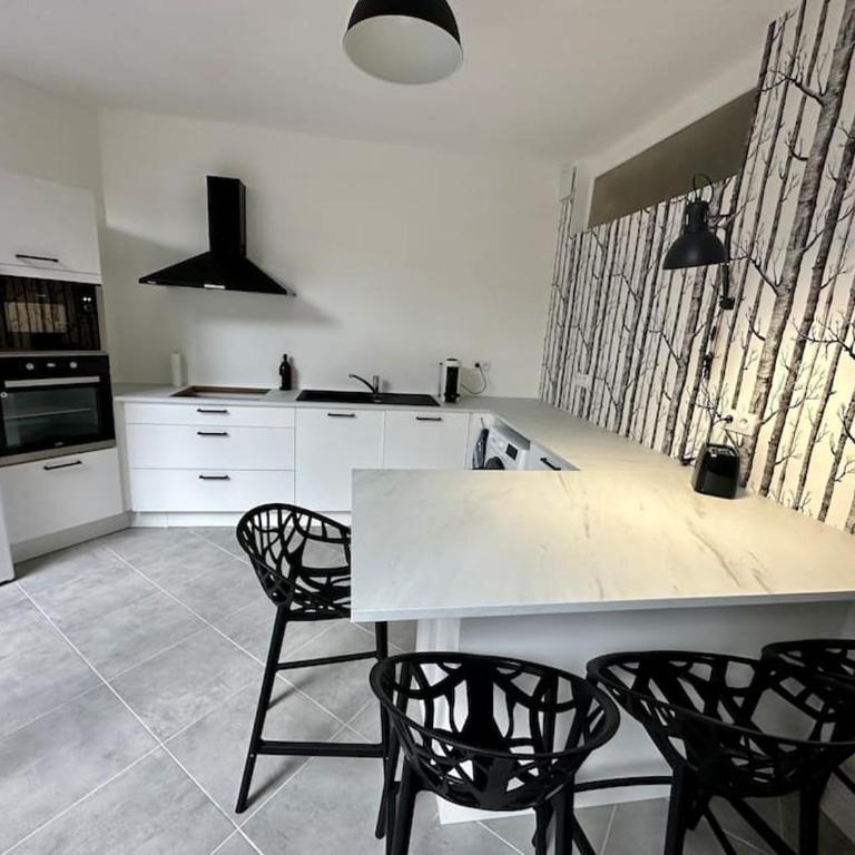 maison 22 couchages prox gare et centre Max 10 chambres - Maison de Vacances - 24