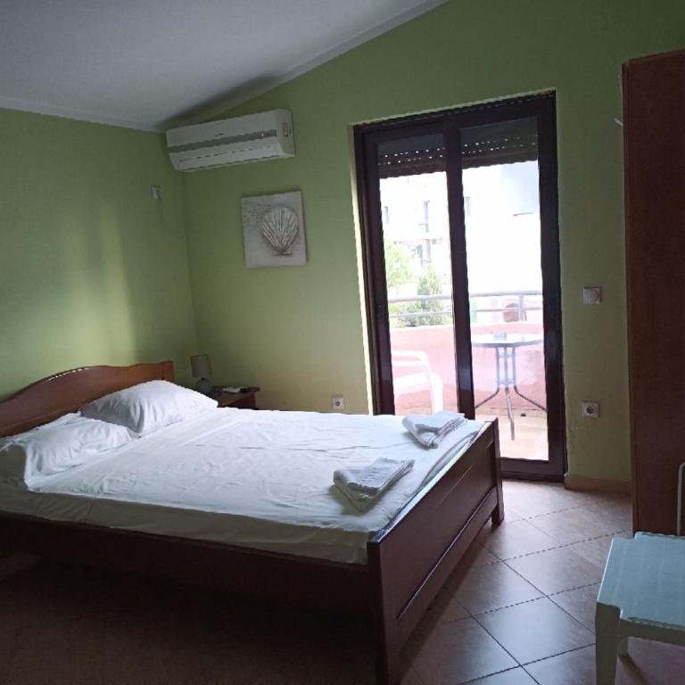 Cheap Montenegro Apartments - Double Room with Balcony - 3