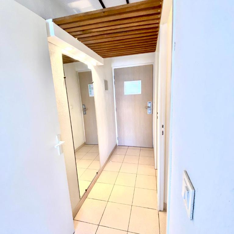 Hôtel Bellevue Cap d'Agde - Classic double room (king-size Bed or twins) with balcony and street view - 2