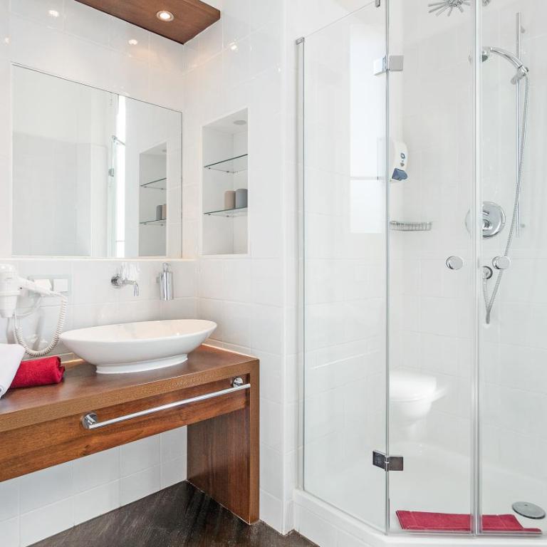 Hotel Les Tourelles - King Room - No Airconditioning - 3