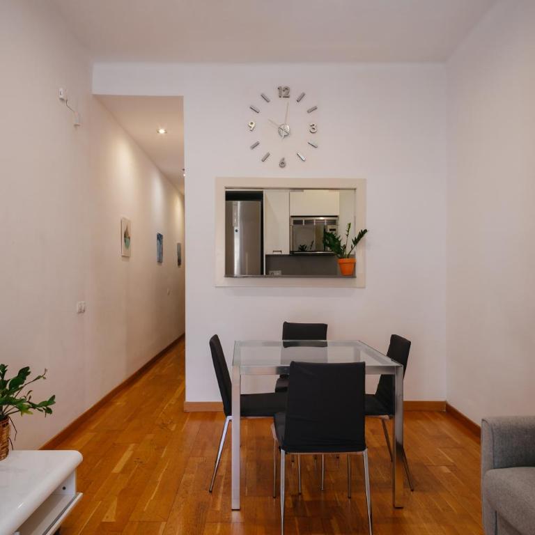 Cute Apartment - Two-Bedroom Apartment - 2