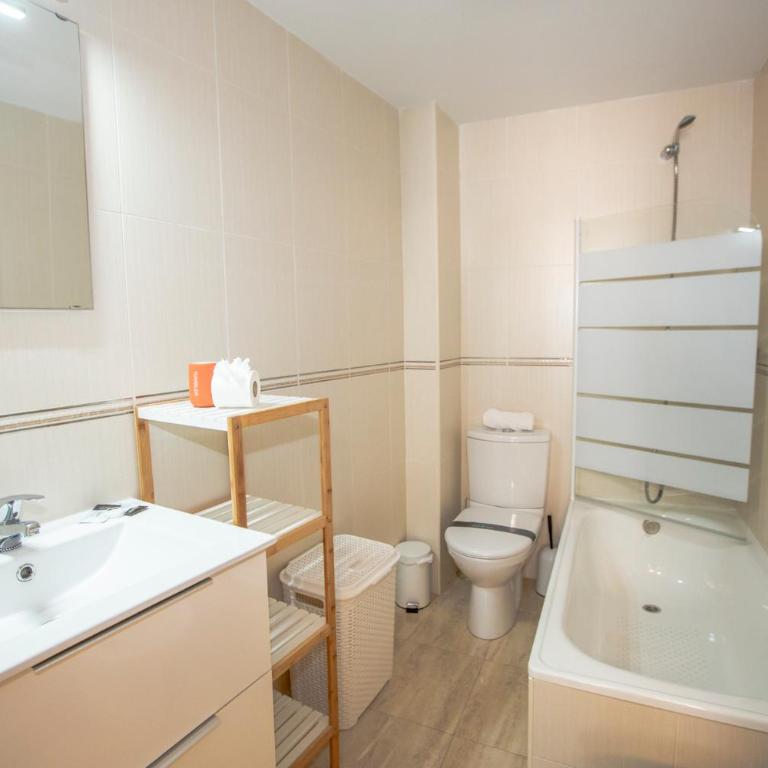 Fuerte Apartment Great Location - Three-Bedroom Apartment - 32