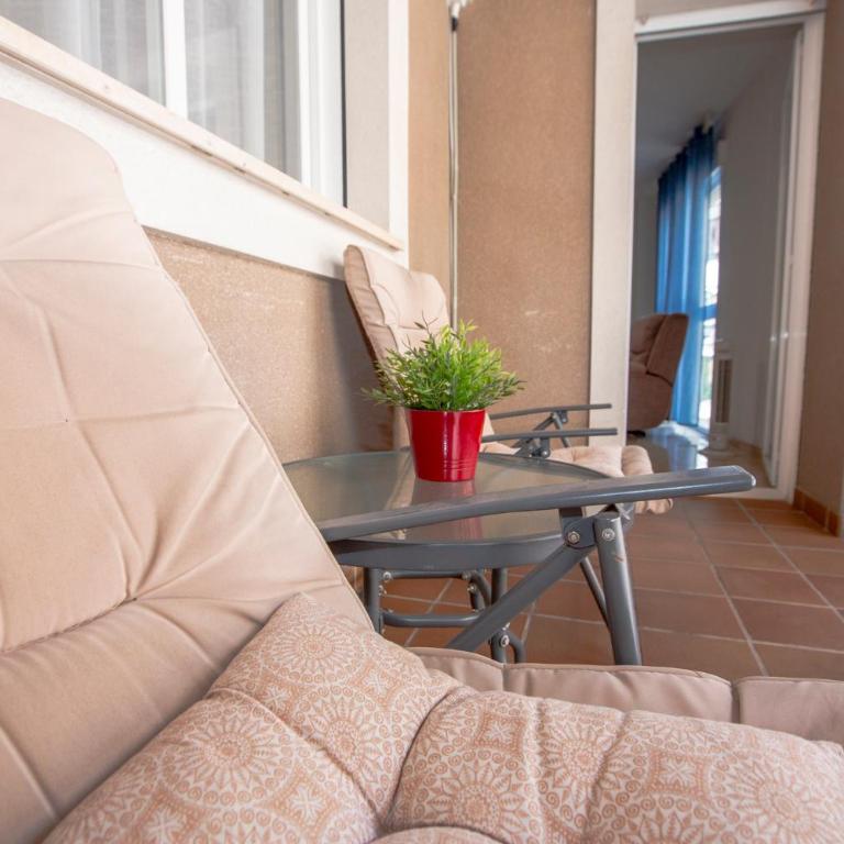Fuerte Apartment Great Location - Three-Bedroom Apartment - 24