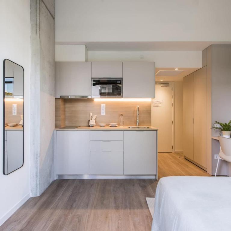 aparto Cristóbal de Moura Hall of residence - ONLY FOR STUDENTS IN BARCELONA - Studio with Garden View - 4