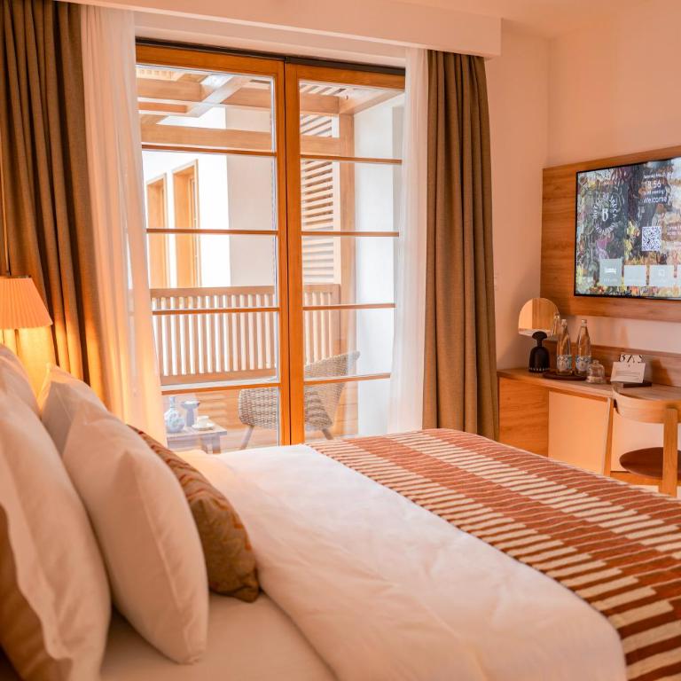 Hotel Baškuća Sarajevo - Deluks Dvokrevetna Soba sa Bračnim Krevetom i Balkonom - 1