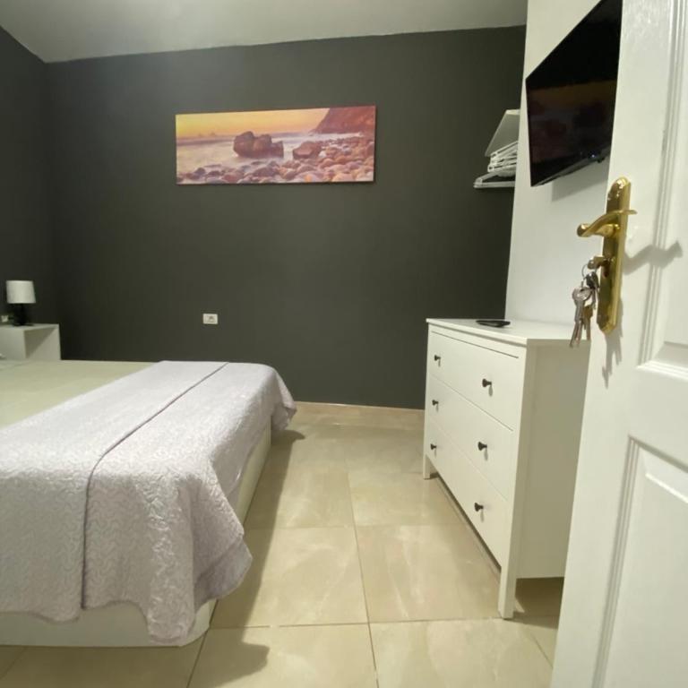 DELUXE ROOM IN APARTMENT SHARED in Los Cristianos Playa HabitaciónSTANZA air-conditioned - Habitación Doble - 2
